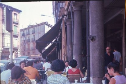 Terraza de una cafetería en la plaza Fuente Dorada en 1970