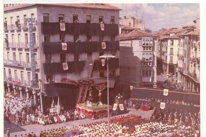 Un Sermón de Semana Santa, con los pasos al fondo en 1972
