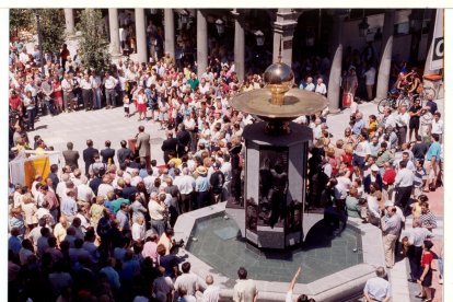 Inauguración de la remodelación de la plaza Fuente Dorada, y la urbanización de las calles Ferrari, Lencería y Matías Sangrador