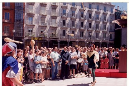 Inauguración de la remodelación de la plaza Fuente Dorada, y la urbanización de las calles Ferrari, Lencería y Matías Sangrador