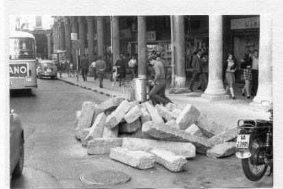 Obras de pavimentación de la plaza Fuente Dorada