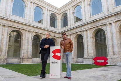 Pablo Gil Rituerto, director de 'La marsellesa de los borrachos', junto al músico Nacho Vegas