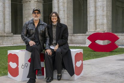El actor Roberto Álamo junto a Paz Vega, directora de 'Rita'.
