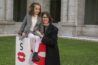 Sofía Allepuz junto a Paz Vega, directora de 'Rita'.