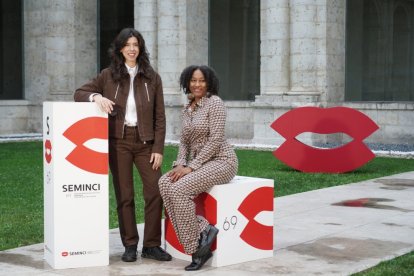Bridgett M. Davis y Julia de Castro, miembros del jurado Punto de Encuentro.