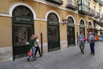 Tienda La Nacional en la calle Cascajares.