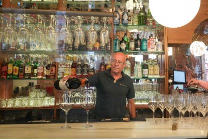 Javier Artigas, camarero de El Farolito.