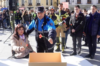 María Paz González Gallego y Aitor Martínez, víctimas de accidentes de tráfico, en el homenaje de Valladolid.
