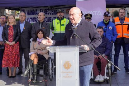 El alcalde de Valladolid, Jesús Julio Carnero, durante el acto por el Día Mundial en Recuerdo de las Víctimas de Accidentes de Tráfico.
