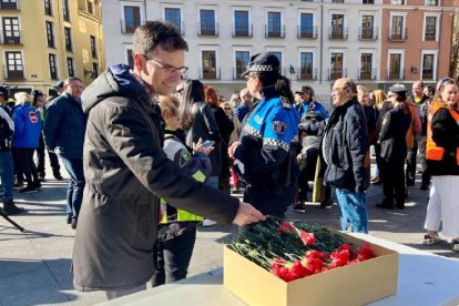 Pedro Herrero, portavoz del Grupo Municipal Socialista, durante la ofrenda floral