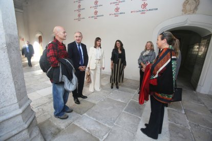 Jesús Cifuentes, Antonio Largo Cabrerizo y Rocío Hervella, durante la entrega del galardón.