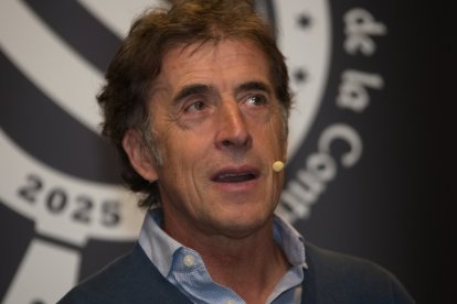 Primer plano de Pedro Delgado en Los Desayunos de la APDV.