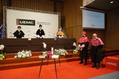 Investidura como Doctor Honoris Causa del investigador experto en biomateriales Javier Gil Mur