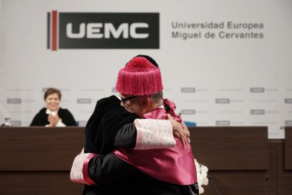 Investidura como Doctor Honoris Causa del investigador experto en biomateriales Javier Gil Mur
