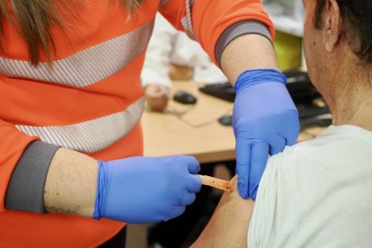 Campaña de vacunación sin cita del COVID y de la Gripe en el centro de salud Arturo Eyries