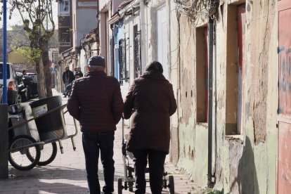Plaza y calle los Monegros en el barrio España de Valladolid