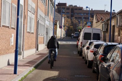 Plaza y calle los Monegros en el barrio España de Valladolid