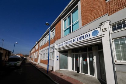 Plaza y calle los Monegros en el barrio España de Valladolid