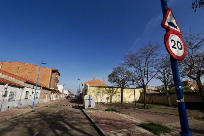 Plaza y calle los Monegros en el barrio España de Valladolid