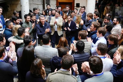 Feijóo y Mañueco se reúnen con jóvenes alcaldes y concejales en Valladolid.