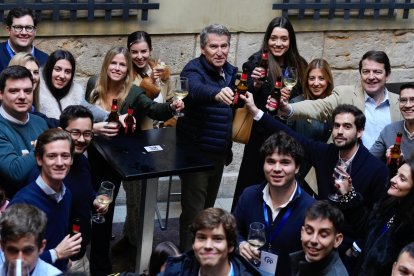 Feijóo y Mañueco se reúnen con jóvenes alcaldes y concejales en Valladolid.