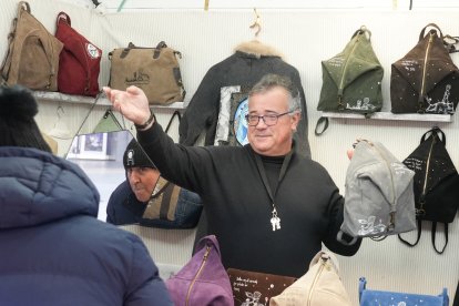 El Mercado Artesanal Navideño en la Plaza Mayor de Valladolid.