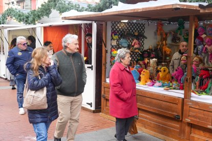 El Mercado Artesanal Navideño en la Plaza Mayor de Valladolid.