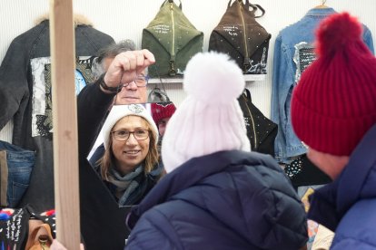 El Mercado Artesanal Navideño en la Plaza Mayor de Valladolid.