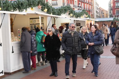 El Mercado Artesanal Navideño en la Plaza Mayor de Valladolid.