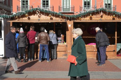 El Mercado Artesanal Navideño en la Plaza Mayor de Valladolid.