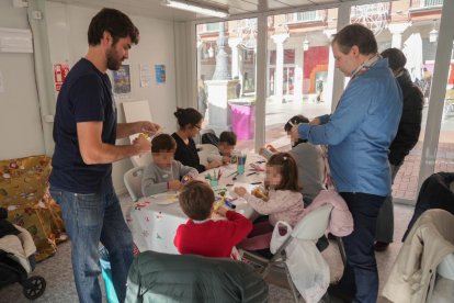 El Mercado Artesanal Navideño en la Plaza Mayor de Valladolid