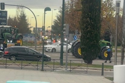 Los tractores recorren las calles de Valladolid.