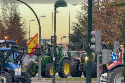 Los tractores recorren las calles de Valladolid.