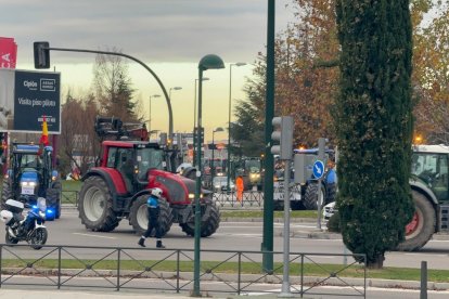 Los tractores recorren las calles de Valladolid.