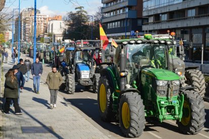 Los tractores recorren las calles de Valladolid