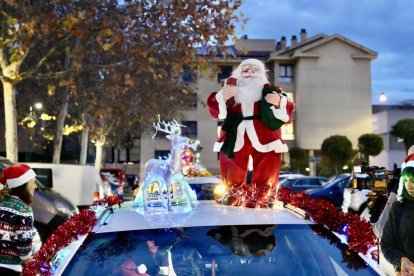 Los taxistas trasladan a los mayores por las calles de Valladolid para que vean la iluminación navideña
