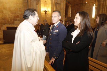 La Cofradía del Milagroso Pendón de San Isidoro inviste a diez nuevos cofrades.