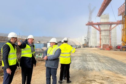 El ministro de Transportes y Movilidad Sostenible, Óscar Puente,visita las obras de la A-11