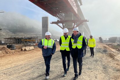 El ministro de Transportes y Movilidad Sostenible, Óscar Puente,visita las obras de la A-11