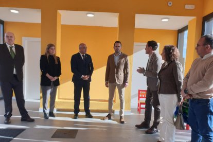 El subdelegado del Gobierno, Jacinto Canales, acude a la inauguración de las escuelas y la guardería, reformadas con el programa PIREP Local del Gobierno de España