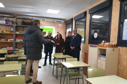 El subdelegado del Gobierno, Jacinto Canales, acude a la inauguración de las escuelas y la guardería, reformadas con el programa PIREP Local del Gobierno de España