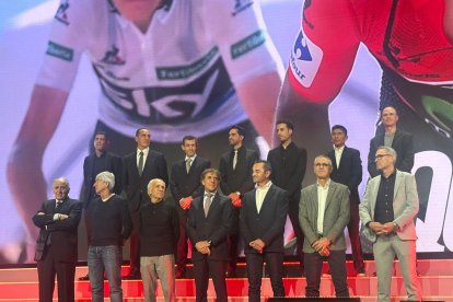 Presentación de La Vuelta a España 2025 con varios campeones ilustres.