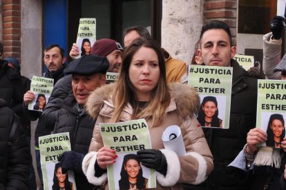 Concentración para pedir justicia por Esther López antes de la declaración de Óscar S.
