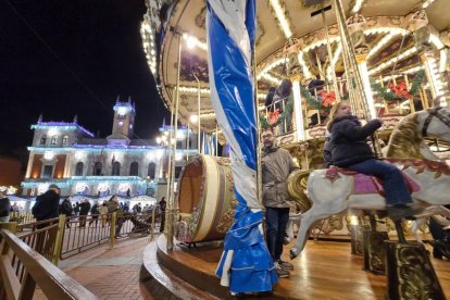 El histórico tiovivo de la Plaza Mayor de Valladolid