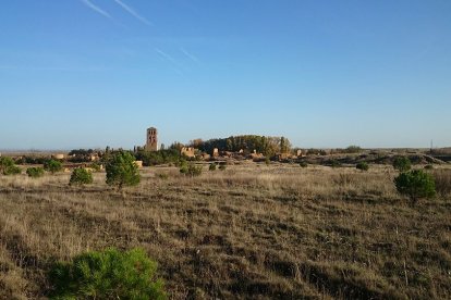 Torre mudéjar de la Iglesia de San Cipriano en el despoblado de Villacreces, Santervás de Campos