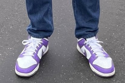 Las zapatillas blanquivioletas de Jesús Julio Carnero
