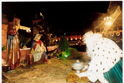 El Rey Gaspar en una ofrenda en el Ayuntamiento en 2003