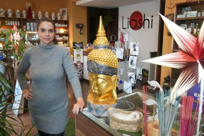 Calle Recondo. Juncal Cuadra, trabajadora en el centro de bienestar Liashi, en el número 7.