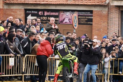 Los Pingüinos sobrevuelan Mojados en la tarde del viernes.