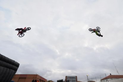 Los Pingüinos sobrevuelan Mojados en la tarde del viernes.